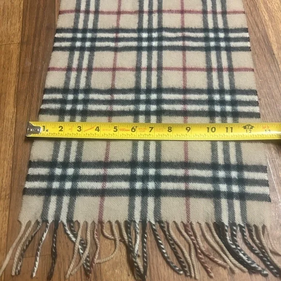 Burberry Beige and Black Checkered Scarf 50./. Cashmere - Picture 7 of 7